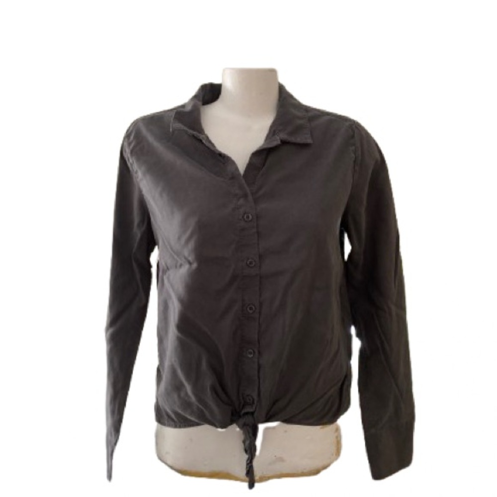 💙 Cloth & Stone Charcoal Button-Up Blouse Size M